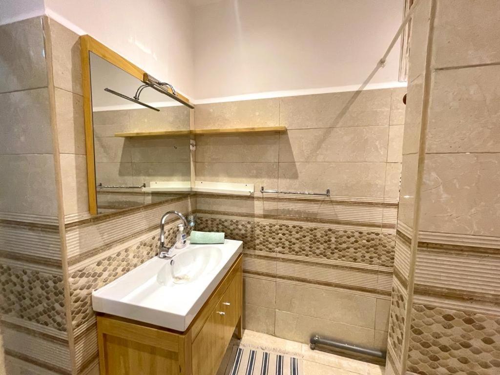 Appartement Dans Immeuble Haussmanien Algiers Exterior photo